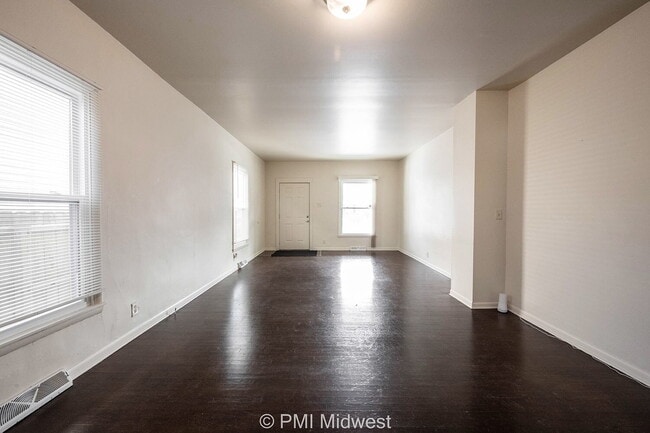 Photo - "Charming 2-Bedroom Duplex with Hardwood Floors in Indianapolis - Perfect Rental Opportunity!"