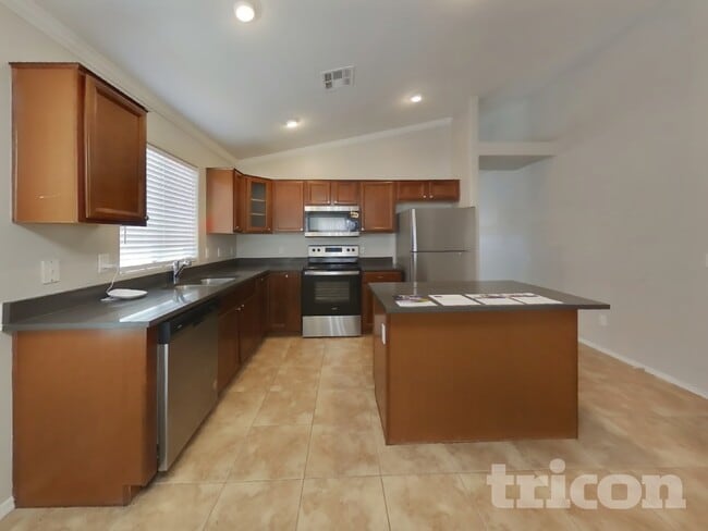1312 E Elm Rd
