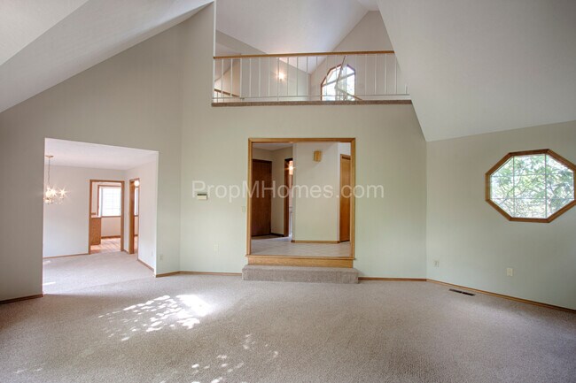 Photo - Elegant Three Bedroom Home in Mountain Park!