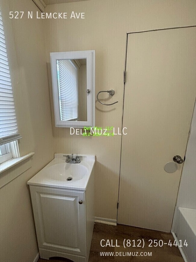 Photo - 527 N Lemcke Ave