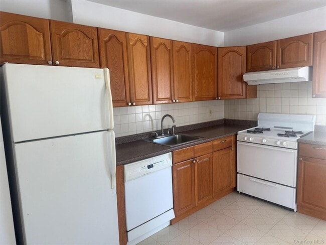 Photo - 219 Manhattan Ave