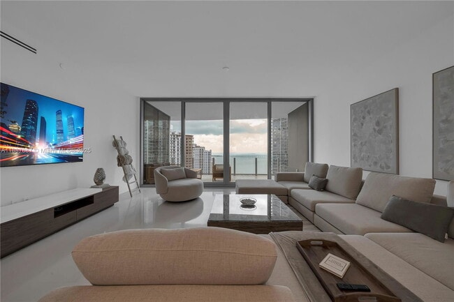 Photo - 300 Biscayne Blvd Way