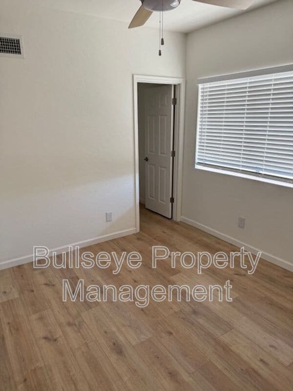 Photo - 1302 E Maddock Rd