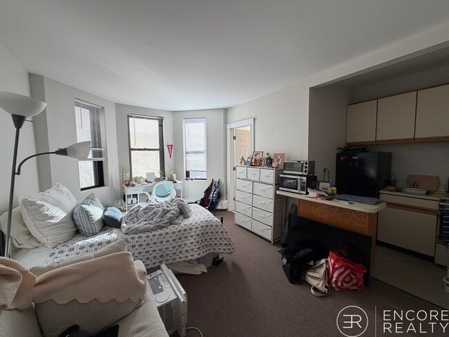 Photo - 843 Beacon St