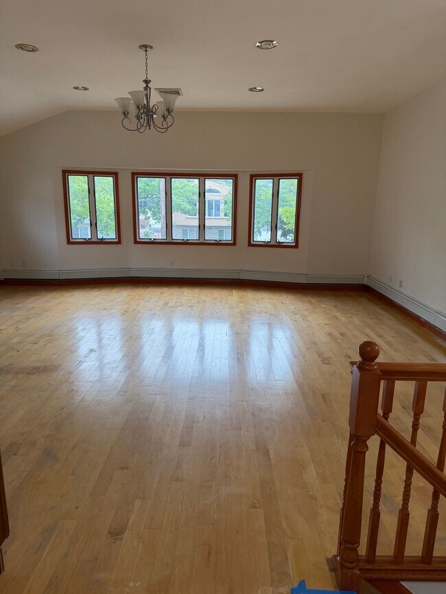 372 Naughton Ave Unit 2nd FL
