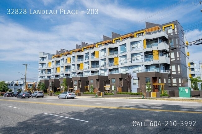 Building Photo - Court West Condo With 2 Parking Stalls! Unit 203