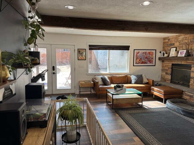 Photo - 270 Spruce Ln