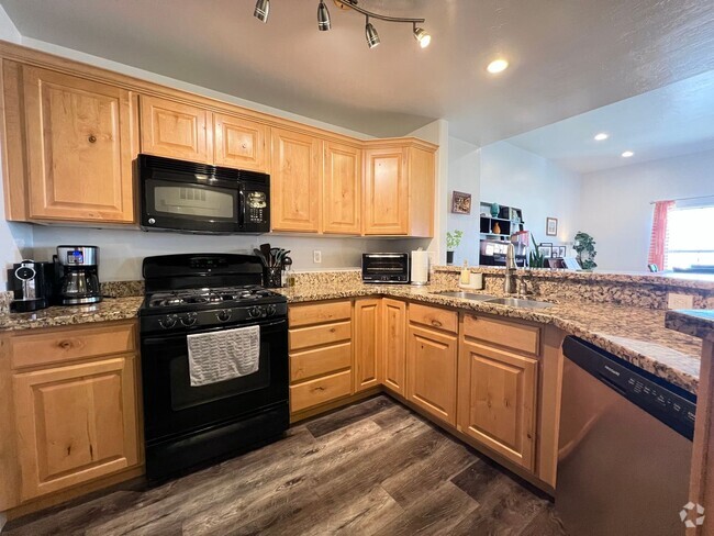 Building Photo - 2 Bedroom/2 Bathroom Top Floor Condo In Mu... Unit 413