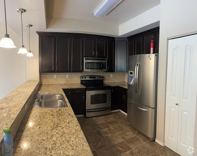 Building Photo - 3 bed/3.5 Baths. Eagle river. Rental