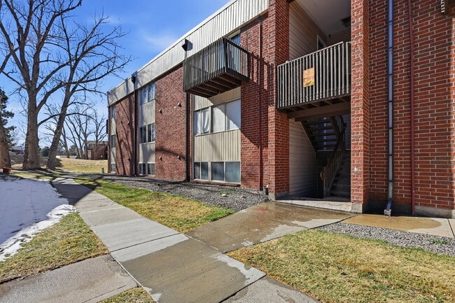 Photo - $1,220.95, $300.00 off the first month's rent, 1 Beds -  1 Bath, Condo in Lakewood with Shared Yard! Unidad 3