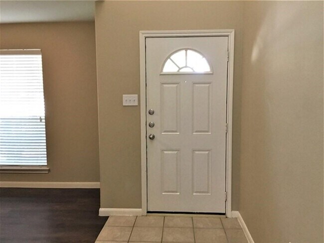 Photo - 21655 Falvel Lake Dr