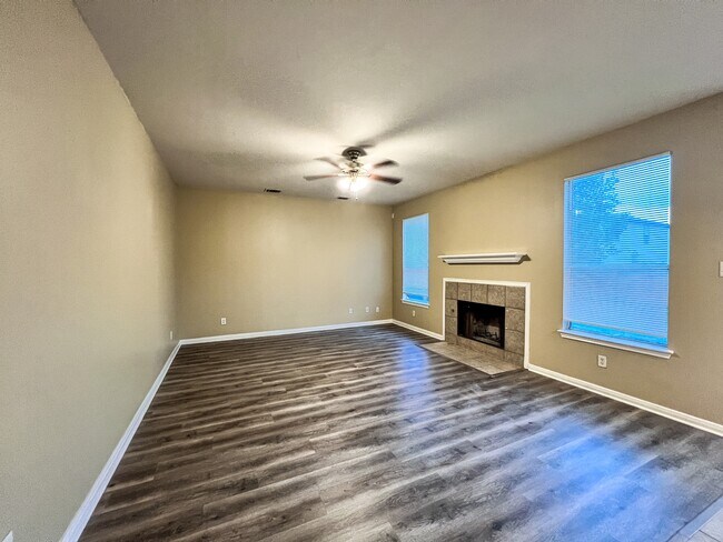 Photo - 340 Meadow Park