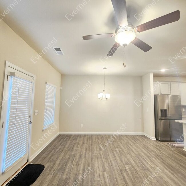 Photo - 585 McWilliams Rd