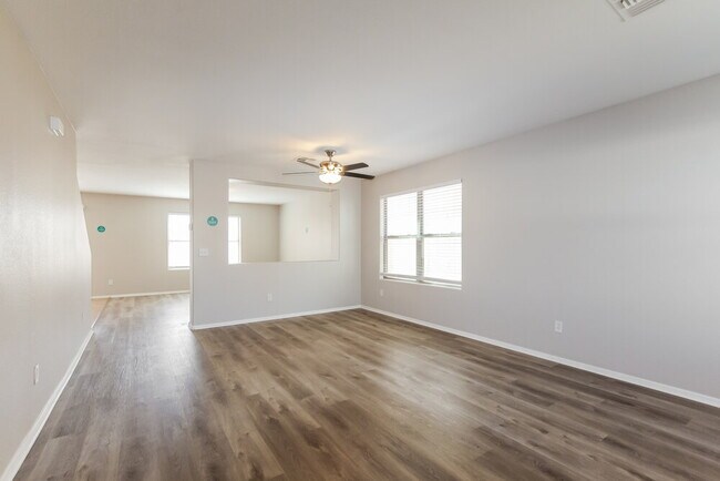 Photo - 973 E Doris St