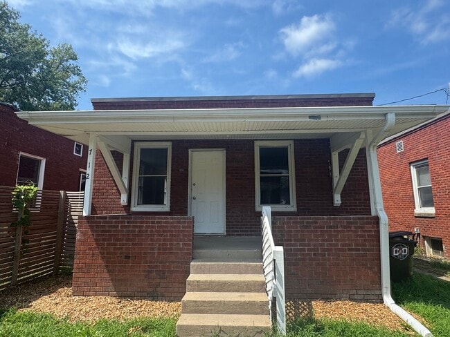 Building Photo - 2 bed 2 bath Bungalow in South Lincoln Rental