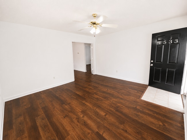 Photo - The Kind of Home You Walk into and Instantly Picture Yourself Living In
