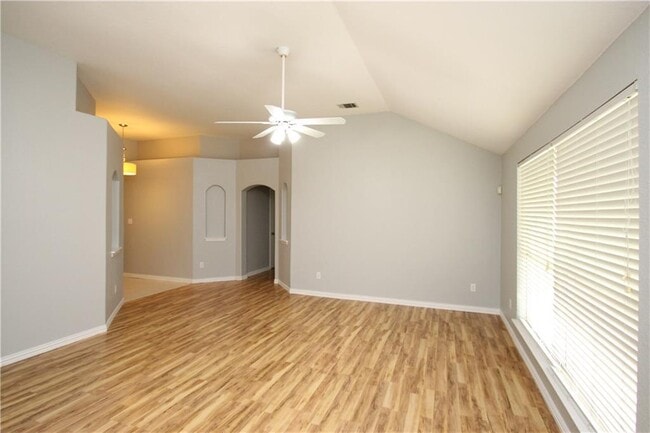 Photo - 613 Runners Ridge