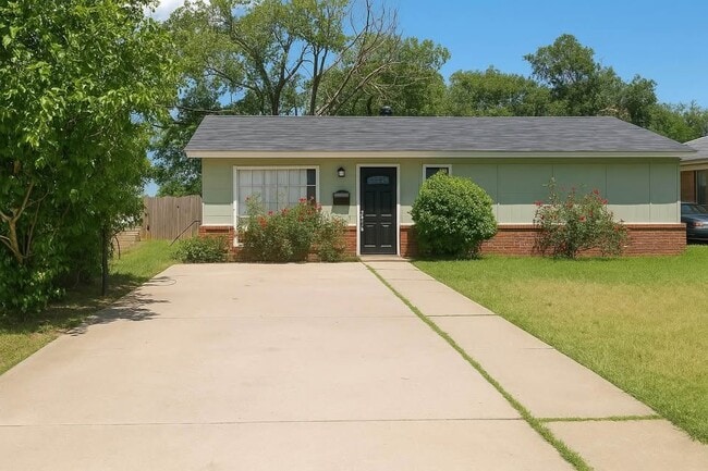 Building Photo - 3603 S Hughes St