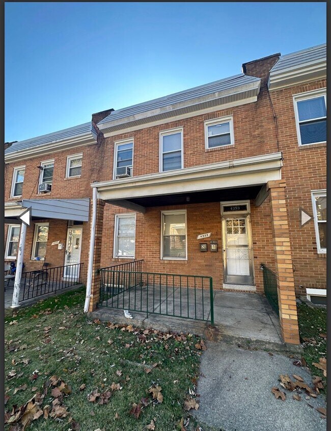 Building Photo - 4353 Shamrock Ave Unit Apt. 2