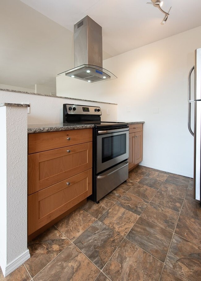 Photo - Amazing 2bed/1bath Apartment w/ Covered Parking in Redmond! Unit D4
