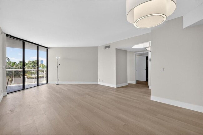 Photo - 3610 Yacht Club Dr Unit 414