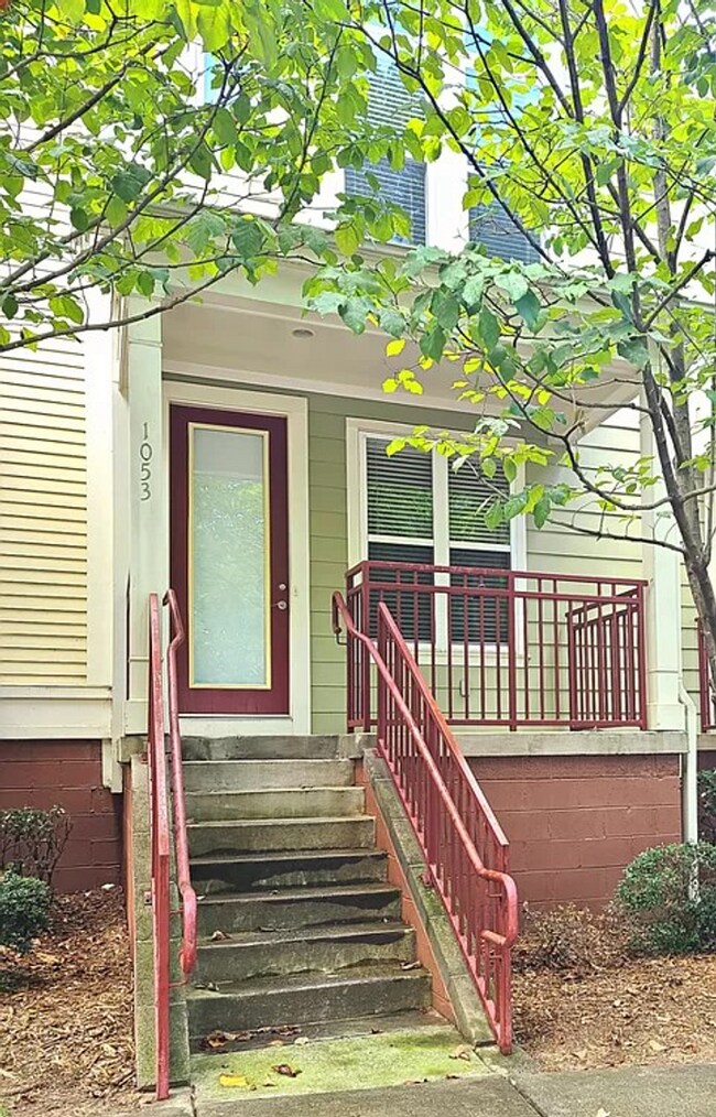 Building Photo - Hot 2 bed 2.5 bath townhome  in Uptown Charlotte!