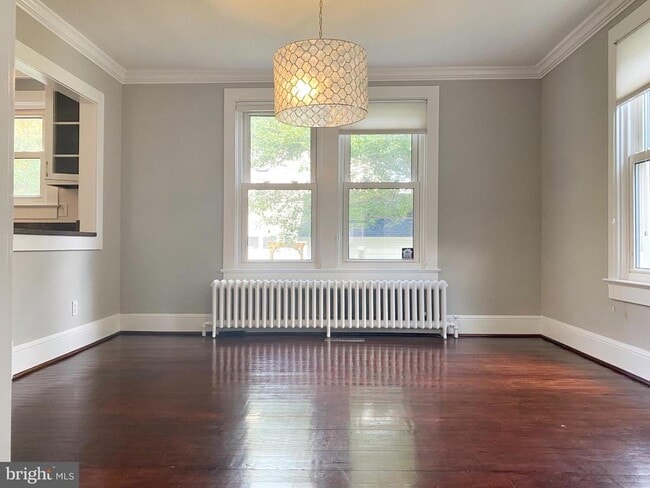 Photo - 432 E Luray Ave