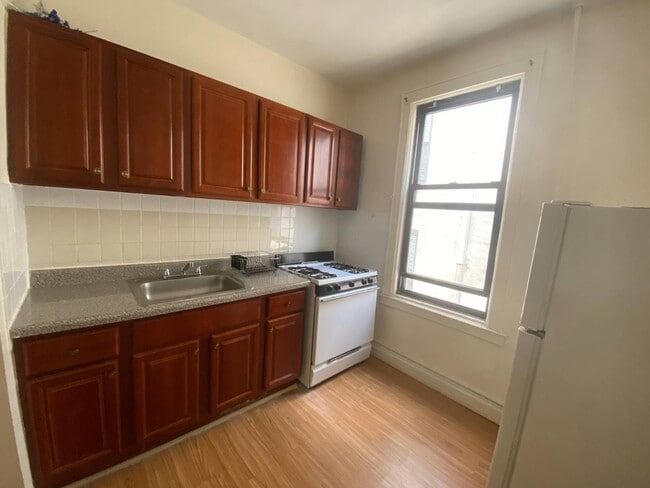 Building Photo - 350 89th St