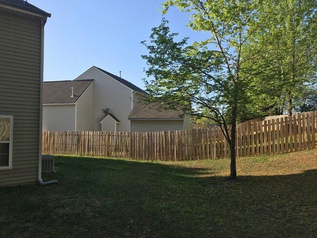 PATIO TRASERO - 2808 Cougar Hill Ct