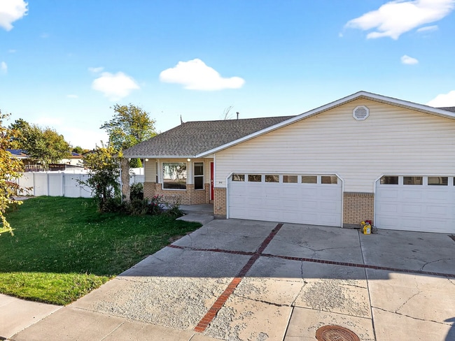 Photo - Impressive 5 bed/3 bath twin home in Chubbuck with just under 3000 square feet.