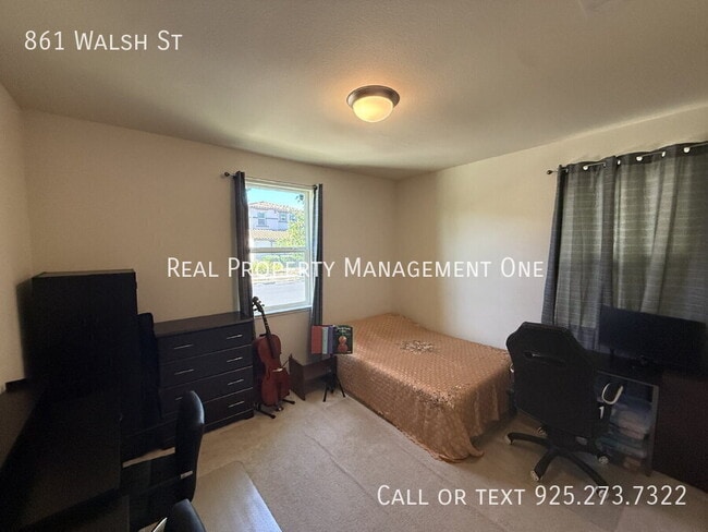 Photo - 861 Walsh St