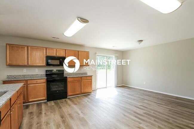 Photo - 3 Bedroom Pet-Friendly Home in HUNTERSVILLE, NC with Main Street Renewal