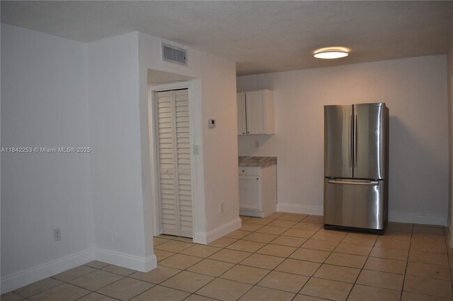 Building Photo - 2300 Superior St Unit 1 Rental