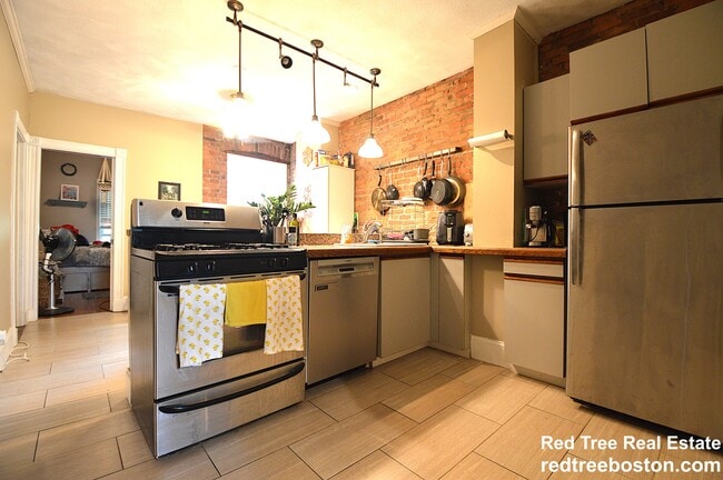 Photo - 1793 Beacon St Unidad 5