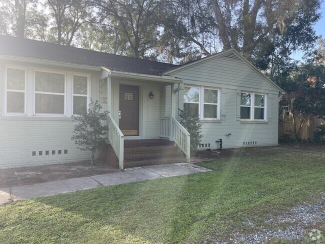 Building Photo - Updated 4 bedroom 2 bath home near San Marco