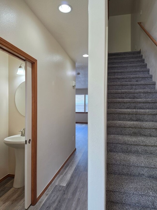 Photo - 355 SW Pemberly Loop