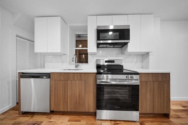 Building Photo - 1111 53rd St Unit 1