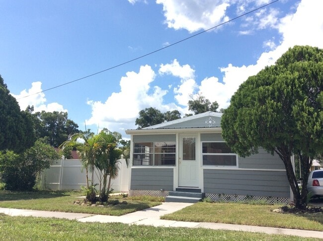 Photo - MOVE IN SPECIAL- Cozy 2 Bed/ 1 Bath Home in Saint Cloud