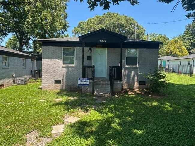Building Photo - 2 Bedroom 1 Bath Home Minutes from Uptown Charlotte