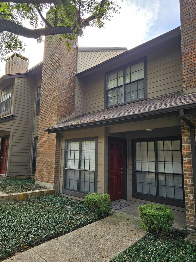 CONTEMPORARY - CONTEMPORARY Townhome