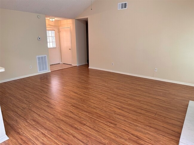 Photo - 2831 Lakefield Way