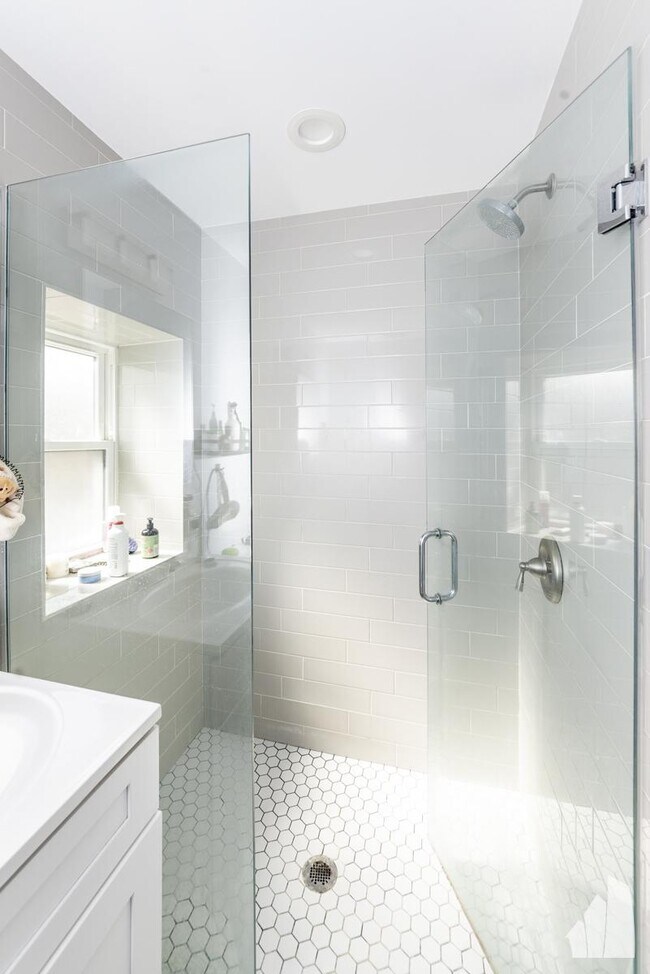 Photo - 2 bedroom in Chicago IL 60647 Unit 3