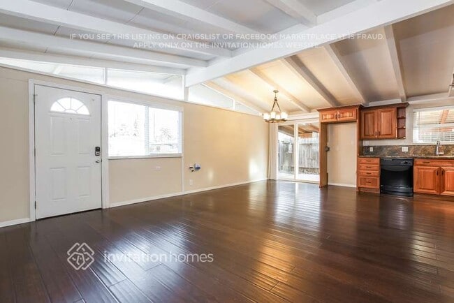 Photo - 1467 Michigan St