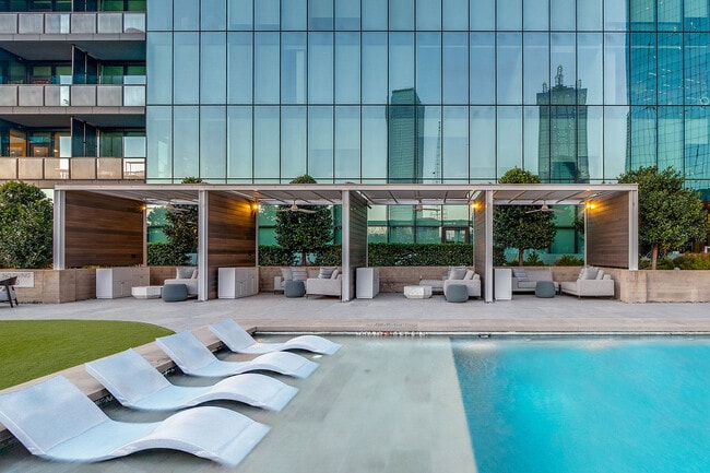 Photo - AMLI Fountain Place