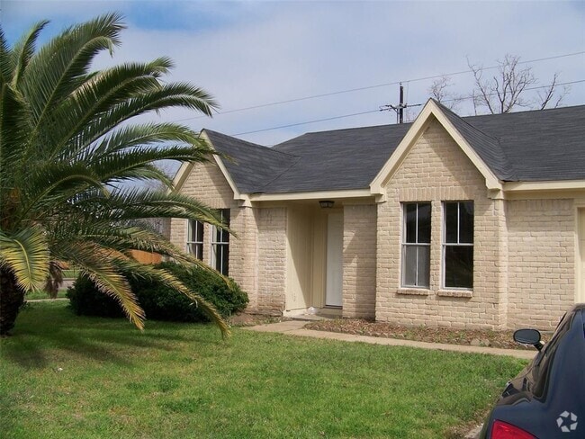 Building Photo - 4742 Tain Dr Rental