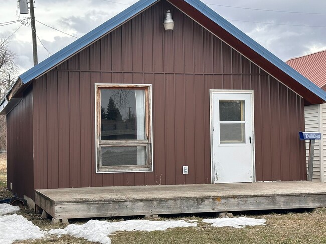1 Bed, 1 Bath house in Belt - 1 Bed, 1 Bath house in Belt