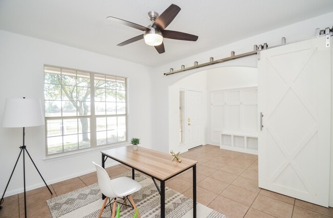 Photo - 8906 Hostler Dr