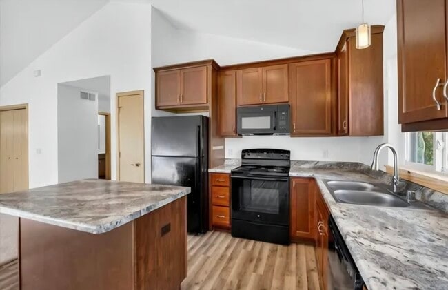 Photo - 823 Thompson Dr