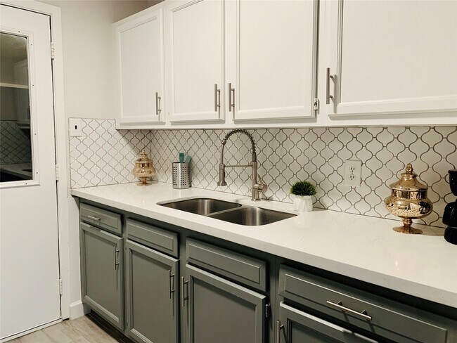 Photo - 411 Ulrich St
