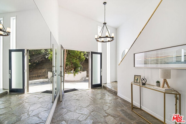 Photo - 8155 Willow Glen Rd